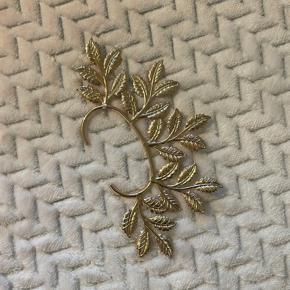 new beautiful gold leaf ear cuff
